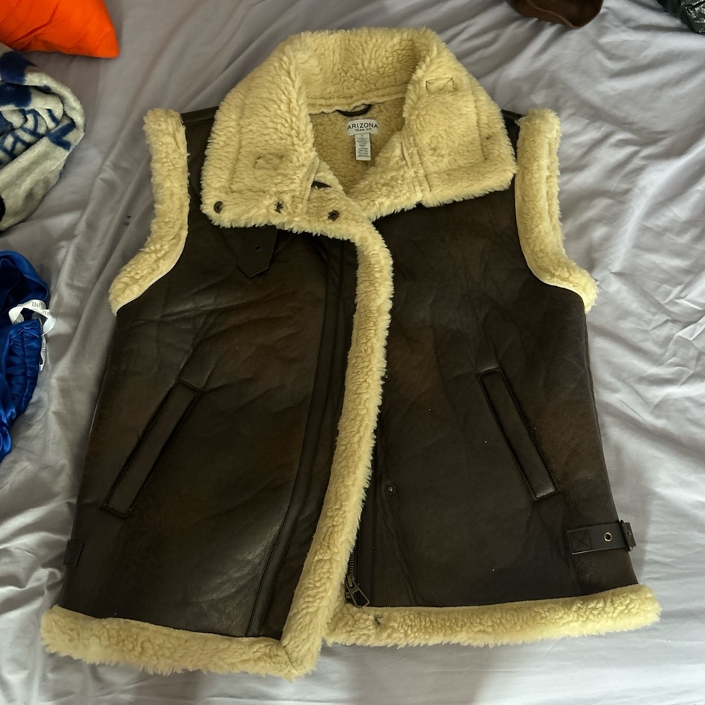 Arizona Jean Company Brown and Cream Sherpa Vest